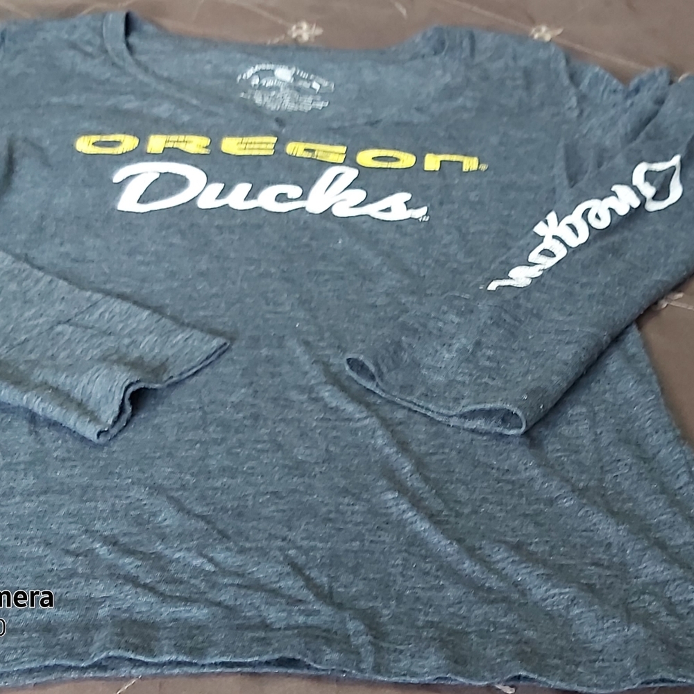 Women's gray long sleeved Oregon Ducks T Shirt